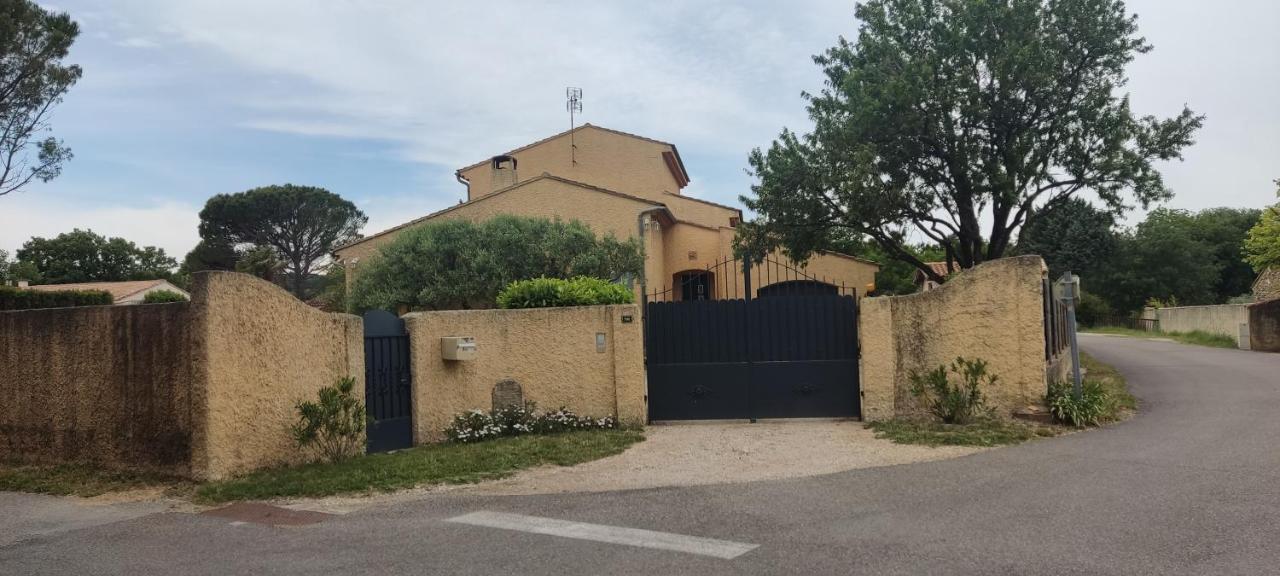 Chambre Et Petit Dejeuner Sérignan-du-Comtat Exterior foto